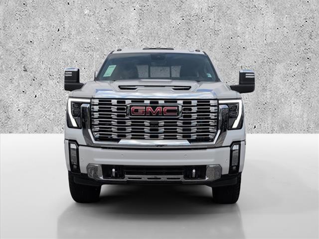 Photo of 2025 White Frost Tricoat GMC Sierra 2500