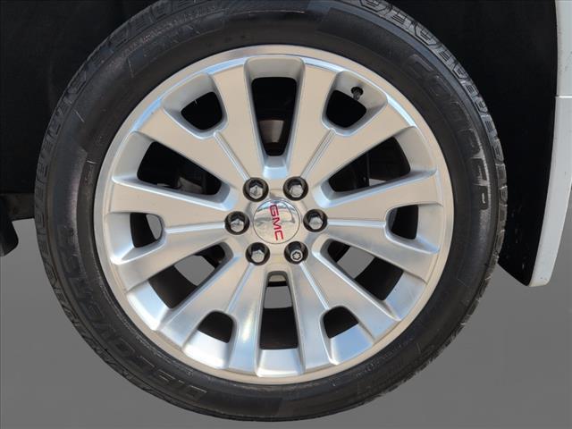 Photo of 2015 Summit White Gaz GMC Yukon