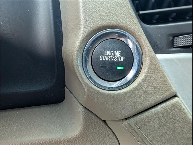 Photo of 2015 Summit White Gaz GMC Yukon