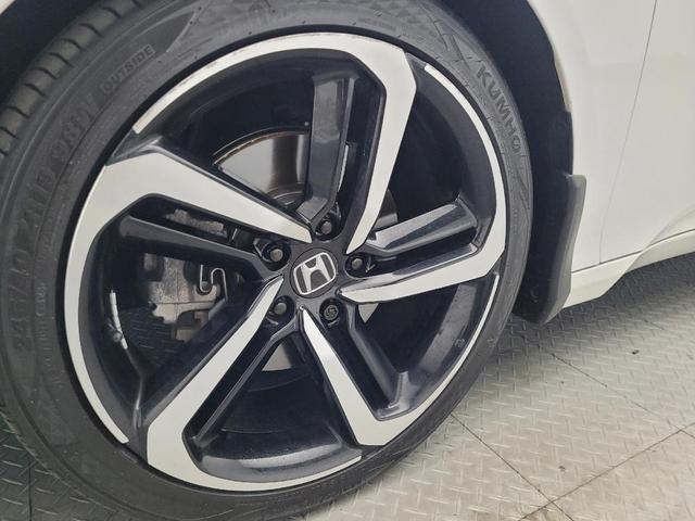 Photo of 2021 Platinum White Pearl Honda Accord