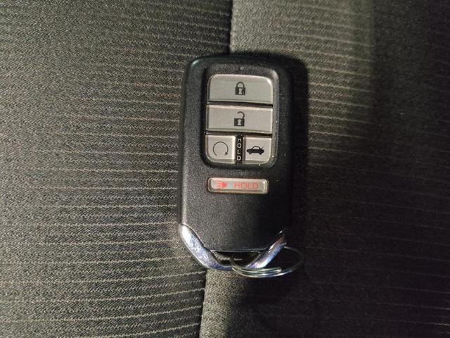Photo of 2021 Platinum White Pearl Honda Accord