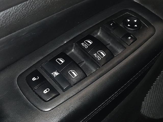 Photo of 2018 Diamond Black Crystal Pearlcoat Jeep Grand Cherokee