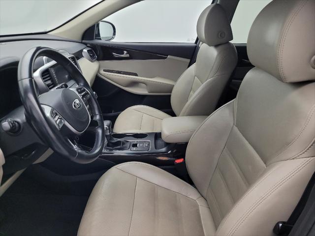 Photo of 2020 Ebony Black Kia Sorento