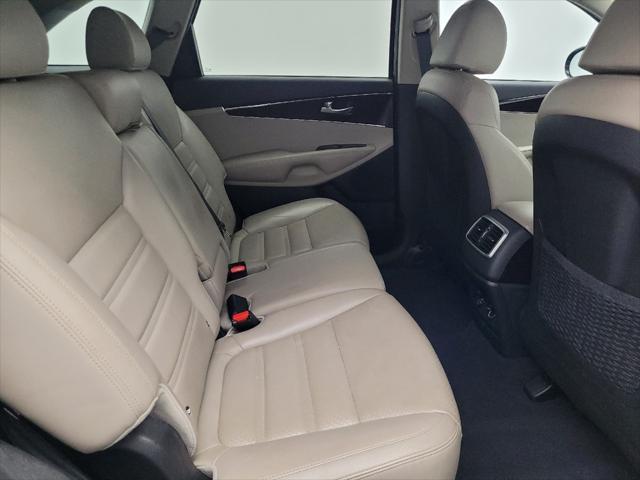 Photo of 2020 Ebony Black Kia Sorento