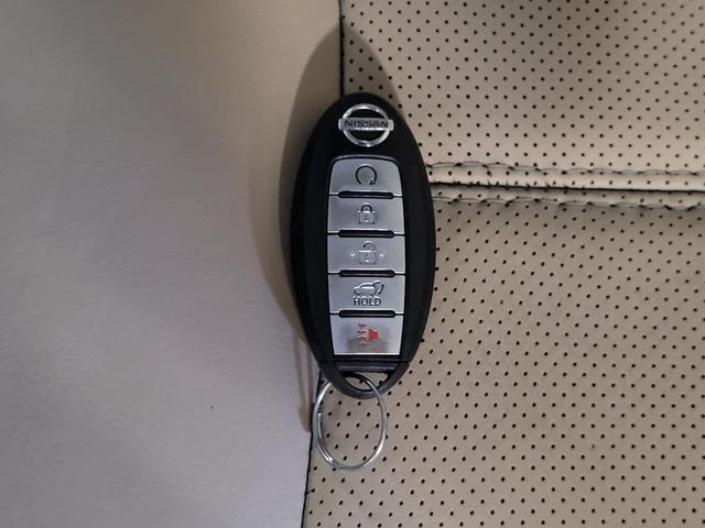Photo of 2016 Magnetic Black Metallic Nissan Pathfinder