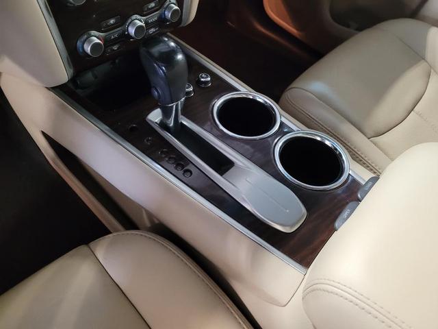 Photo of 2016 Magnetic Black Metallic Nissan Pathfinder
