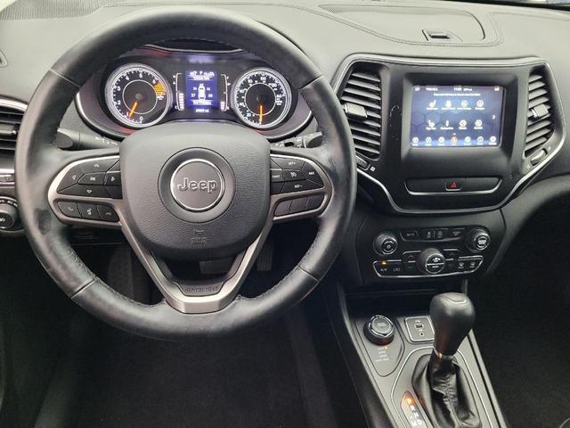 Photo of 2019 Diamond Black Crystal Pearlcoat Jeep Cherokee