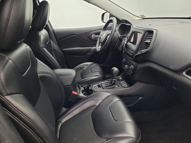 Photo of 2019 Diamond Black Crystal Pearlcoat Jeep Cherokee
