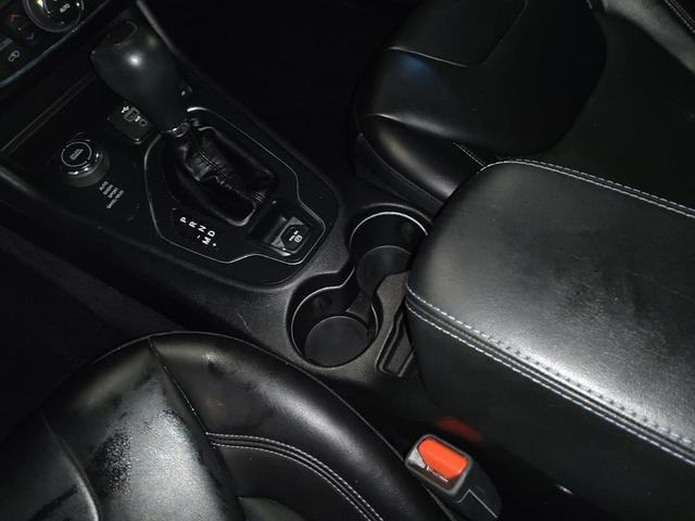 Photo of 2019 Diamond Black Crystal Pearlcoat Jeep Cherokee