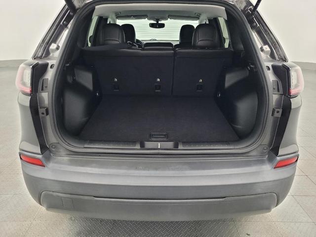 Photo of 2019 Diamond Black Crystal Pearlcoat Jeep Cherokee