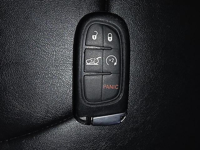 Photo of 2019 Diamond Black Crystal Pearlcoat Jeep Cherokee