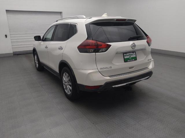 Photo of 2018 White Nissan Rogue