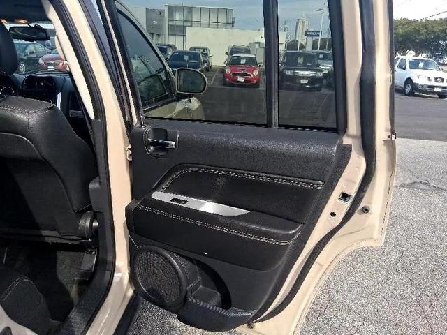 Photo of 2016 Tan Jeep Compass