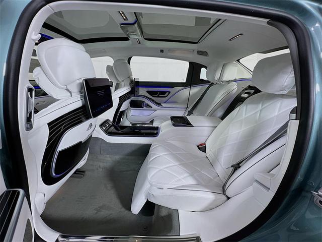 Photo of 2025 Silver Metallic Mercedes-Benz Maybach S 580