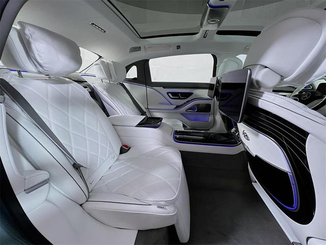Photo of 2025 Silver Metallic Mercedes-Benz Maybach S 580