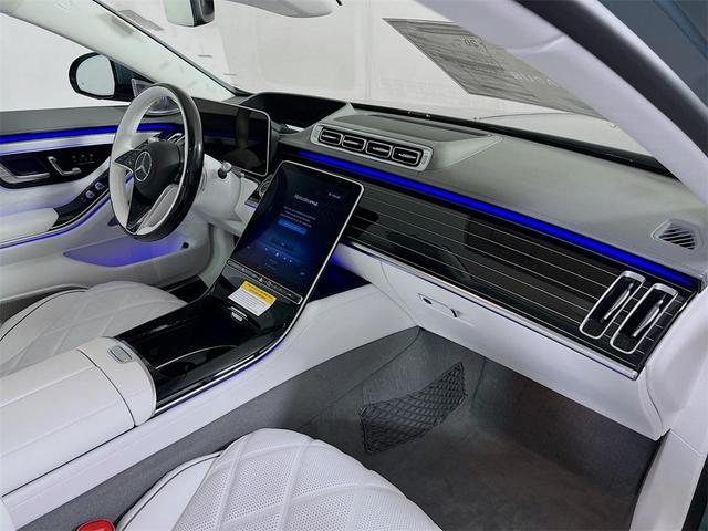 Photo of 2025 Silver Metallic Mercedes-Benz Maybach S 580
