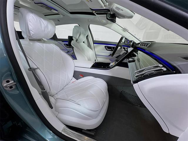 Photo of 2025 Silver Metallic Mercedes-Benz Maybach S 580