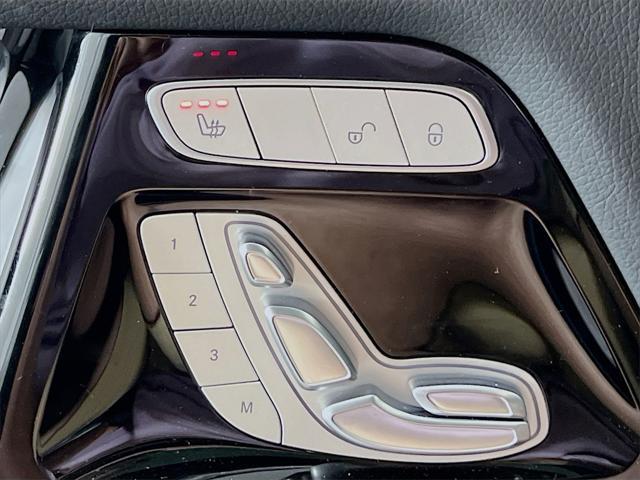 Photo of 2025 Polar White Mercedes-Benz G-Class