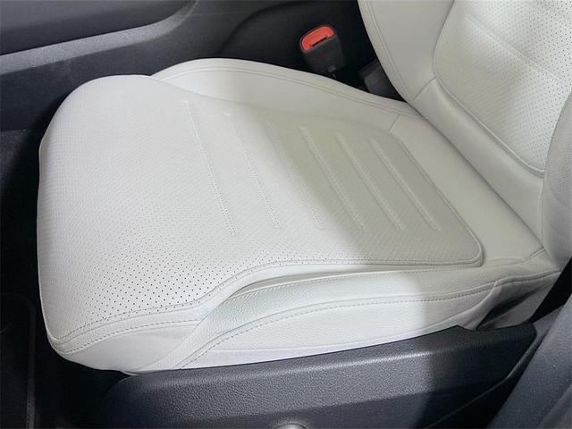 Photo of 2025 Cirrus Silver Metallic Mercedes-Benz GLC 350e