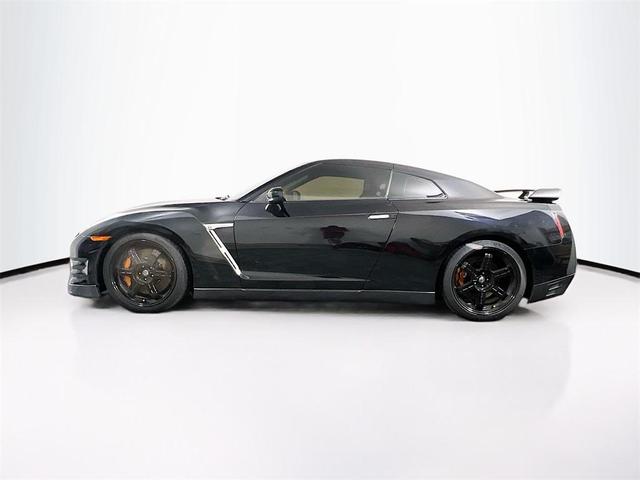 Photo of 2016 Jet Black Pearl Nissan GT-R