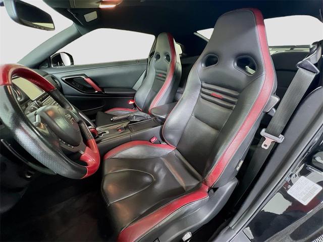 Photo of 2016 Jet Black Pearl Nissan GT-R