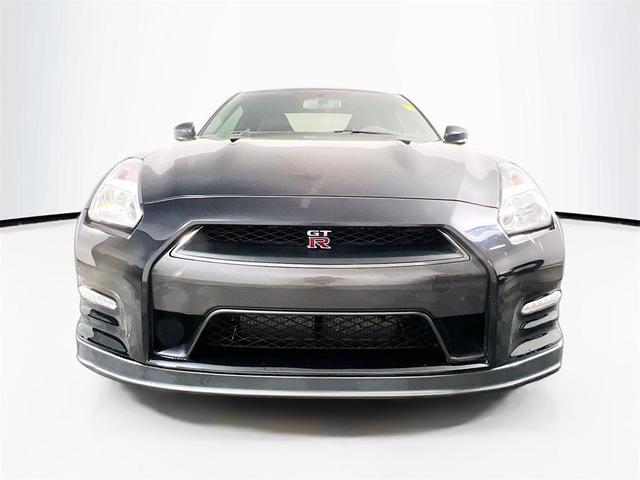 Photo of 2016 Jet Black Pearl Nissan GT-R