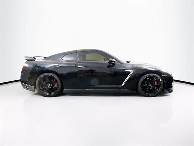 Photo of 2016 Jet Black Pearl Nissan GT-R