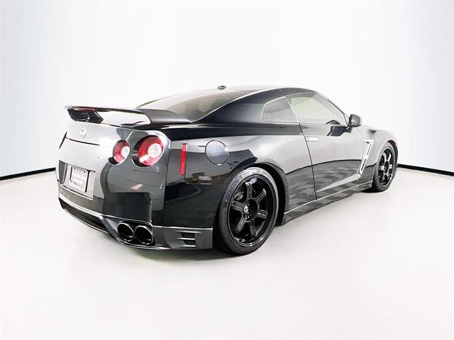 Photo of 2016 Jet Black Pearl Nissan GT-R