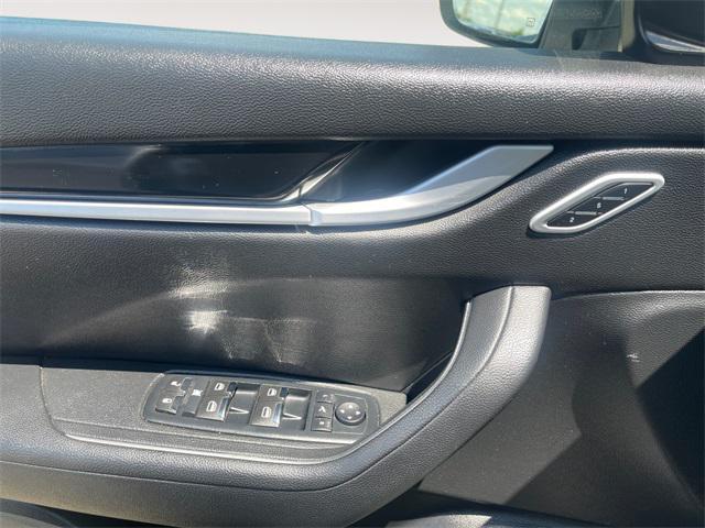 Photo of 2017 Bianco Alpi Pearlescent Maserati Levante