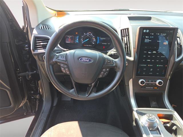 Photo of 2021 Agate Black Metallic Ford Edge