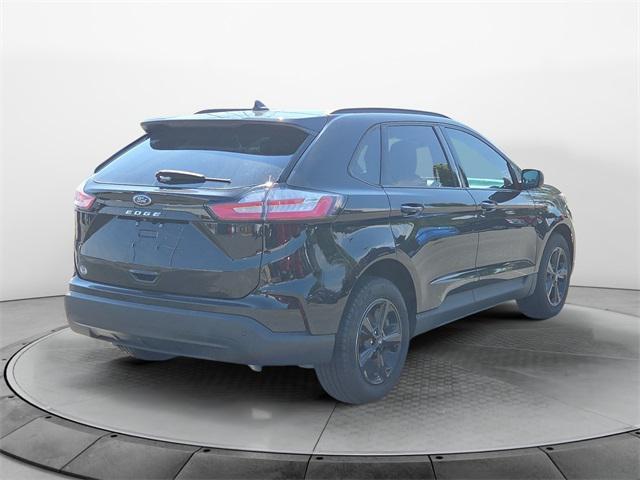 Photo of 2021 Agate Black Metallic Ford Edge
