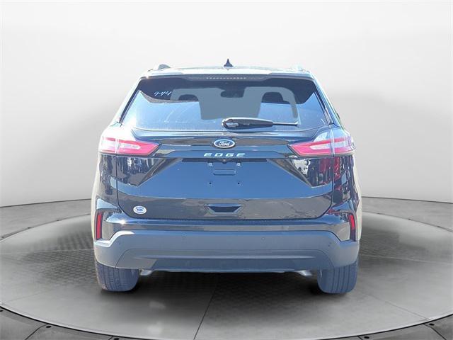 Photo of 2021 Agate Black Metallic Ford Edge