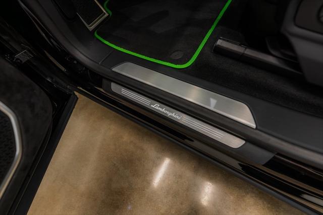 Photo of 2024 Nero Noctis Metallic Lamborghini Urus