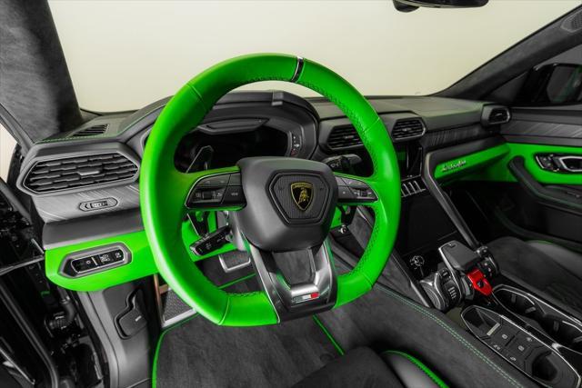 Photo of 2024 Nero Noctis Metallic Lamborghini Urus
