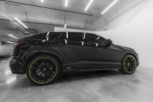 Photo of 2024 Nero Noctis Metallic Lamborghini Urus