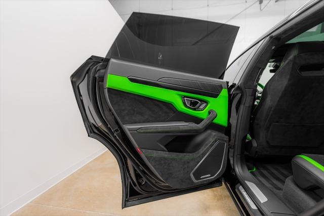 Photo of 2024 Nero Noctis Metallic Lamborghini Urus