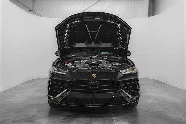 Photo of 2024 Nero Noctis Metallic Lamborghini Urus