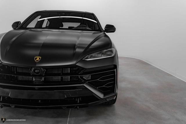 Photo of 2025 Nero Nemesis Matt Lamborghini Urus