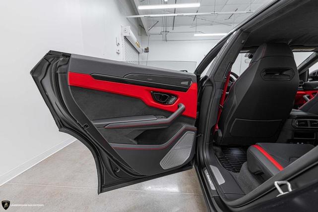 Photo of 2025 Nero Nemesis Matt Lamborghini Urus