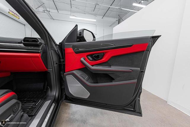 Photo of 2025 Nero Nemesis Matt Lamborghini Urus