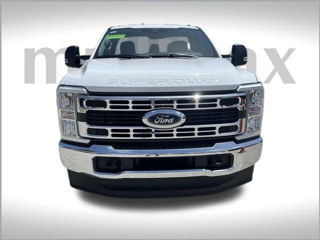 Photo of 2023 Oxford White Ford F-350