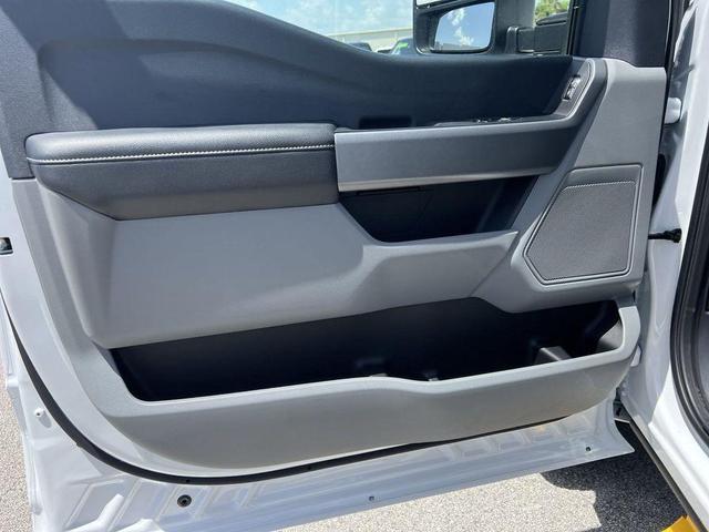 Photo of 2023 Oxford White Ford F-350