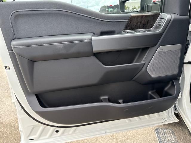 Photo of 2025 Star White Metallic Tri-Coat Ford F-250
