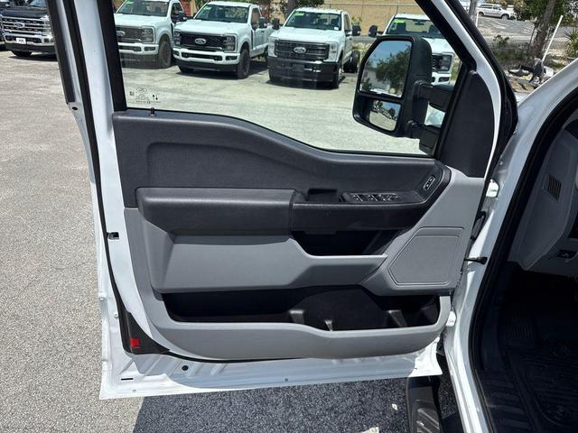 Photo of 2023 Oxford White Ford F-350