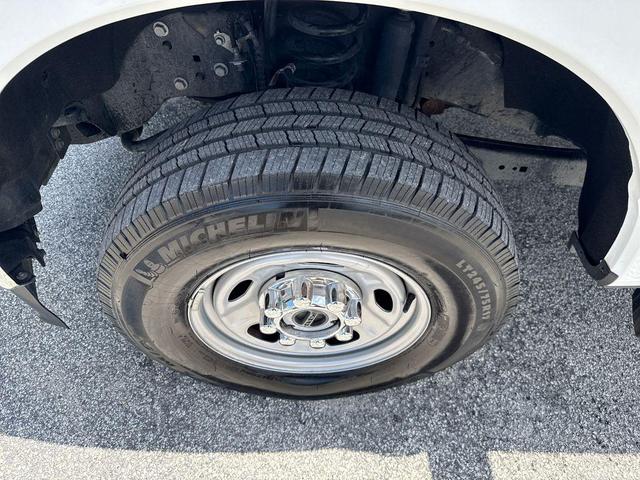 Photo of 2023 Oxford White Ford F-350