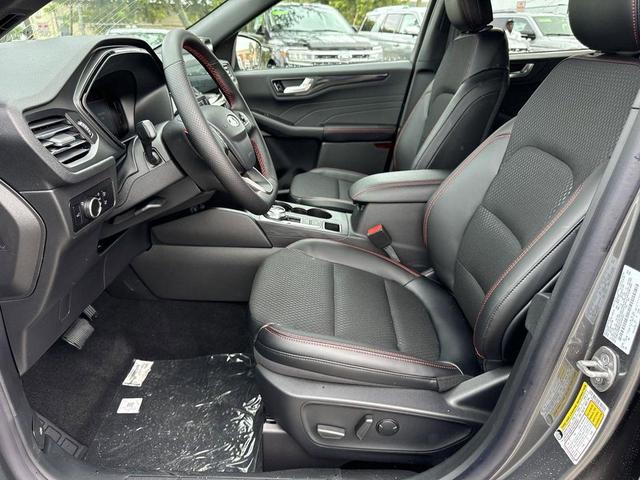 Photo of 2025 Carbonized Gray Metallic Ford Escape