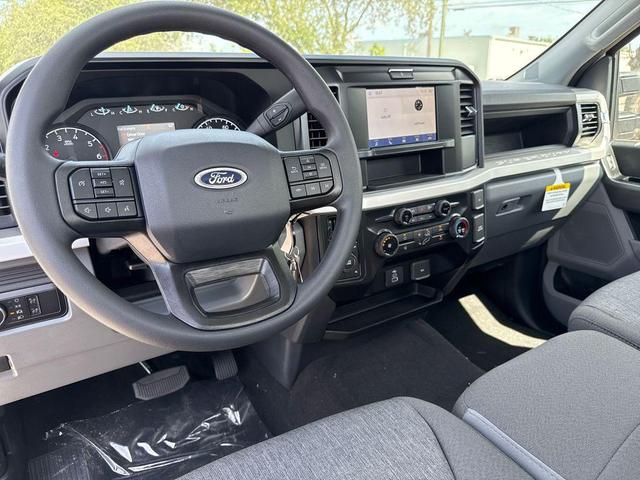 Photo of 2025 Oxford White Ford F-350