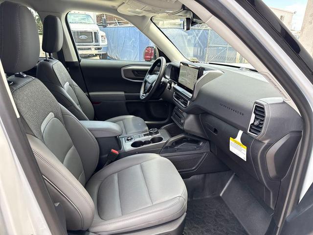 Photo of 2025 Oxford White Ford Bronco Sport
