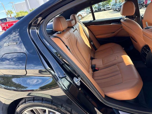 Photo of 2019 Black Sapphire Metallic BMW 530e
