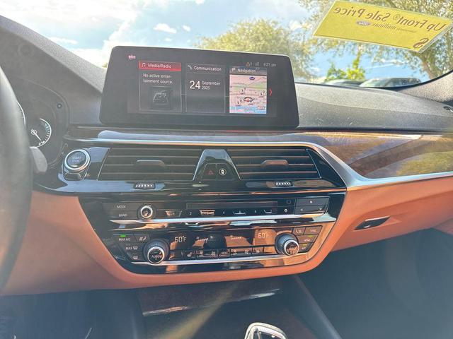 Photo of 2019 Black Sapphire Metallic BMW 530e